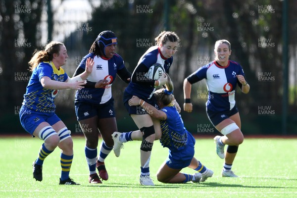 280226 - Gwalia Lightning v Wolfhounds - Celtic Challenge - Eve Higgins of Wolfhounds is challenged by Gwennan Hopkins of Gwalia Lightning