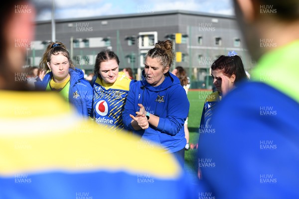280226 - Gwalia Lightning v Wolfhounds - Celtic Challenge - Catrina Nicholas-McLaughlin, Gwalia Lightning head coach leads her sides team huddle at full time