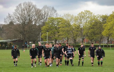 040426 - Caerleon v Gwernyfed RFC, Admiral National League 3 East Presentation - Gwernyfed prepare for their Admiral National League 3 East match against Caerleon