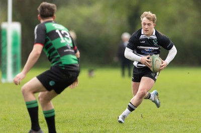 040426 - Caerleon v Gwernyfed RFC, Admiral National League 3 East Presentation - Gethin Davies of Gwernyfed  in action against Caerleon