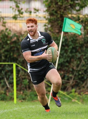 040426 - Caerleon v Gwernyfed RFC, Admiral National League 3 East Presentation - Ryan Davies of Gwernyfed races in to score try