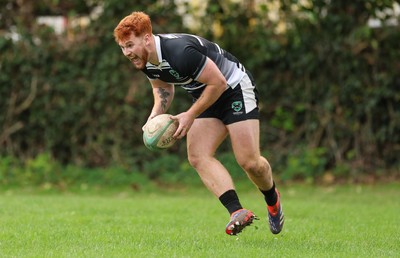 040426 - Caerleon v Gwernyfed RFC, Admiral National League 3 East Presentation - Ryan Davies of Gwernyfed races in to score try