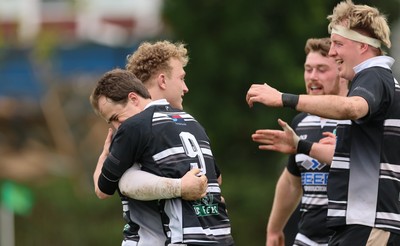 040426 - Caerleon v Gwernyfed RFC, Admiral National League 3 East Presentation - Gwernyfed RFC, in black and white, take on Caerleon having won the Admiral National League 3 East