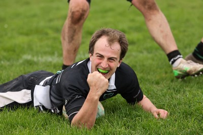040426 - Caerleon v Gwernyfed RFC, Admiral National League 3 East Presentation - Luke Eckley  of Gwernyfed dives in to score try