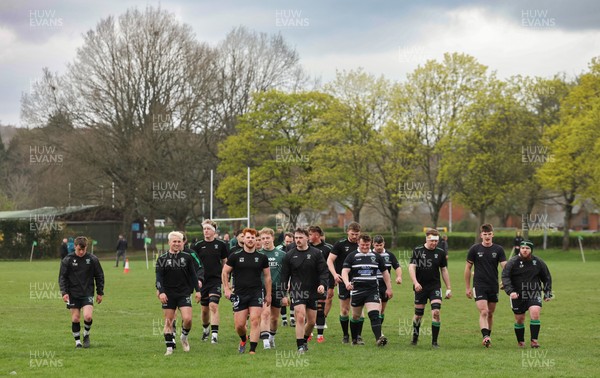 040426 - Caerleon v Gwernyfed RFC, Admiral National League 3 East Presentation - Gwernyfed prepare for their Admiral National League 3 East match against Caerleon