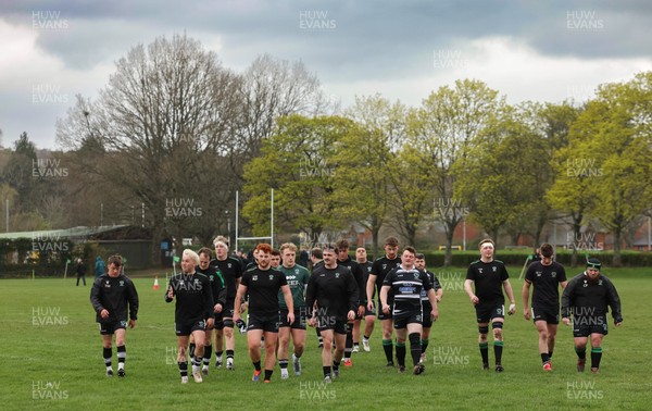 040426 - Caerleon v Gwernyfed RFC, Admiral National League 3 East Presentation - Gwernyfed prepare for their Admiral National League 3 East match against Caerleon