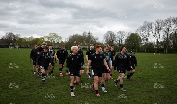 040426 - Caerleon v Gwernyfed RFC, Admiral National League 3 East Presentation - Gwernyfed prepare for their Admiral National League 3 East match against Caerleon