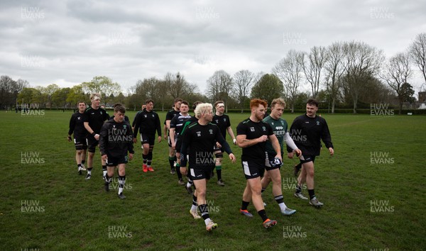 040426 - Caerleon v Gwernyfed RFC, Admiral National League 3 East Presentation - Gwernyfed prepare for their Admiral National League 3 East match against Caerleon