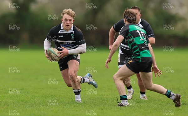 040426 - Caerleon v Gwernyfed RFC, Admiral National League 3 East Presentation - Gethin Davies of Gwernyfed  in action against Caerleon