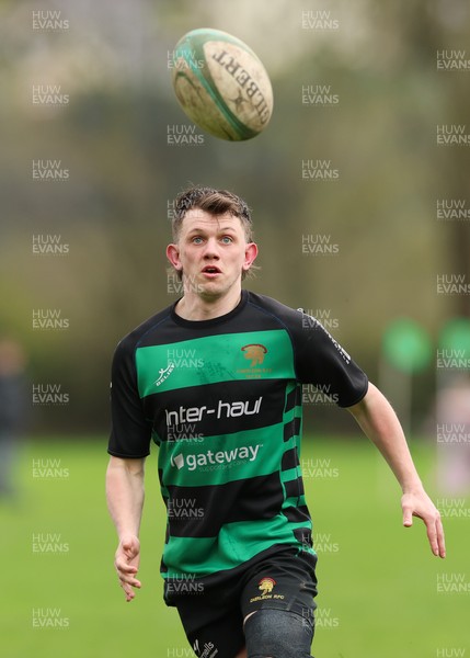 040426 - Caerleon v Gwernyfed RFC, Admiral National League 3 East Presentation - Gwernyfed RFC, in black and white, take on Caerleon having won the Admiral National League 3 East