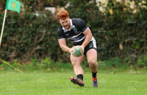 040426 - Caerleon v Gwernyfed RFC, Admiral National League 3 East Presentation - Ryan Davies of Gwernyfed races in to score try
