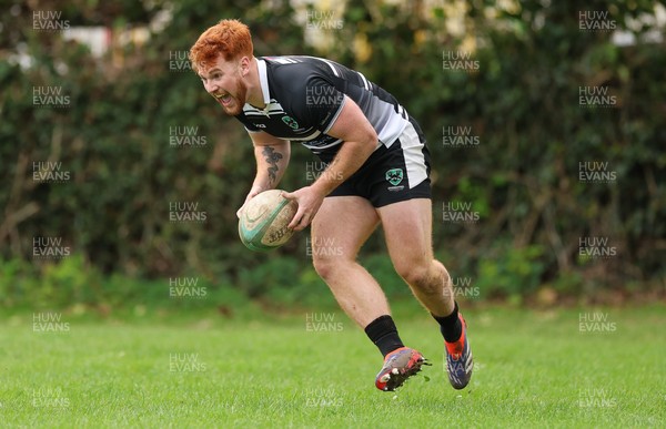 040426 - Caerleon v Gwernyfed RFC, Admiral National League 3 East Presentation - Ryan Davies of Gwernyfed races in to score try
