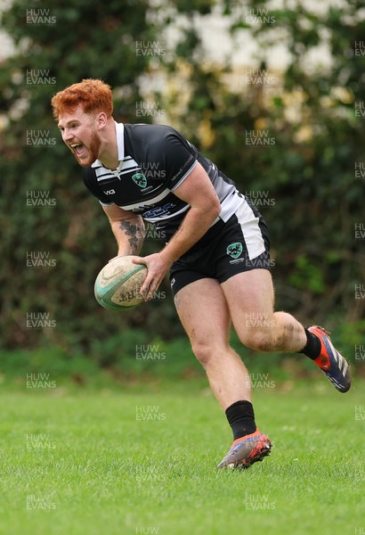 040426 - Caerleon v Gwernyfed RFC, Admiral National League 3 East Presentation - Ryan Davies of Gwernyfed races in to score try