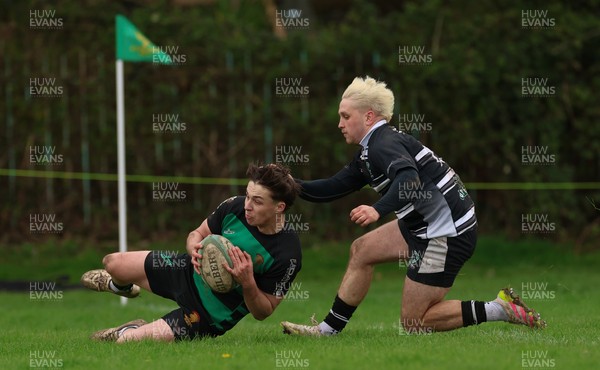 040426 - Caerleon v Gwernyfed RFC, Admiral National League 3 East Presentation - Gwernyfed RFC, in black and white, take on Caerleon having won the Admiral National League 3 East
