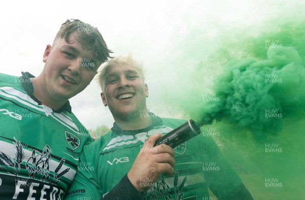 040426 - Caerleon v Gwernyfed RFC, Admiral National League 3 East Presentation - Gwernyfed celebrate after being presented with the  Admiral National League 3 East Trophy
