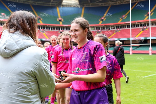 020423 - Gwylliaid Meirionnydd v Cardiff Quins Girls - WRU Girls U16 National Plate Final - Players and Officials receive their medals 