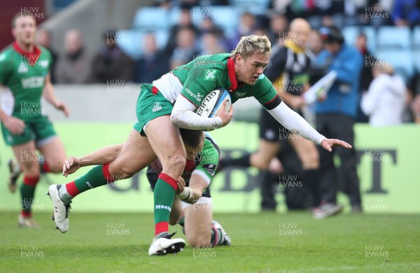 08.11.09... Harlequins v Scarlets, LV= Cup Scarlets Gareth Maule powers over to score try 