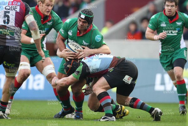 08.11.09... Harlequins v Scarlets, LV= Cup Scarlets Deacon Manu is tackled by Harlequins Neil McMillan  