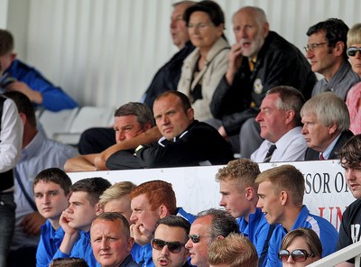 270816 - Hartlepool United vs Newport County - SkyBet League 2 -Warren Feeney watches from the stands