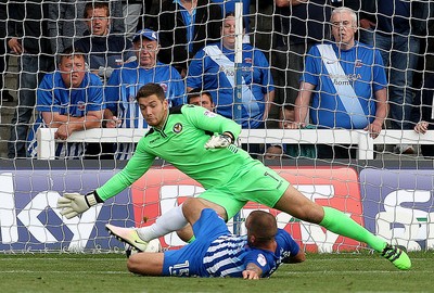 270816 - Hartlepool United vs Newport County - SkyBet League 2 -Joe Day of Newport makes a great last minute save