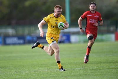 060925 - Hartpury College v Dragons RFC - Preseason Friendly - Aneurin Owen of Dragons runs in to score a try