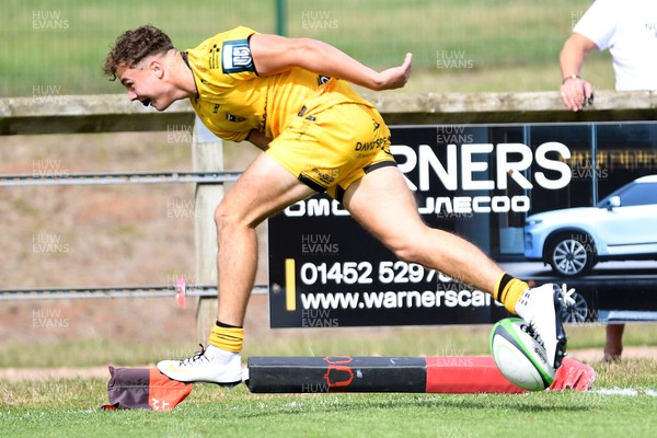 060925 - Hartpury College v Dragons RFC - Preseason Friendly - Rhys Cole of Dragons scores a try