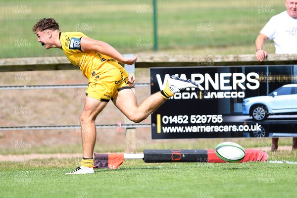 060925 - Hartpury College v Dragons RFC - Preseason Friendly - Rhys Cole of Dragons scores a try