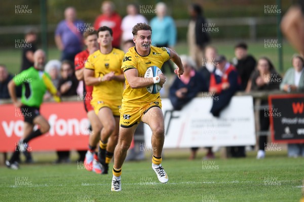 060925 - Hartpury College v Dragons RFC - Preseason Friendly - Rhys Cole of Dragons runs in to score a try