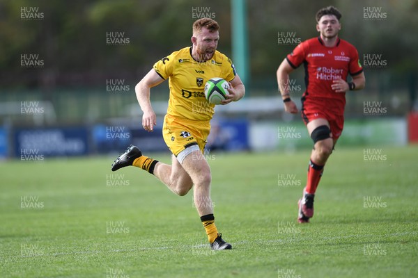060925 - Hartpury College v Dragons RFC - Preseason Friendly - Aneurin Owen of Dragons runs in to score a try