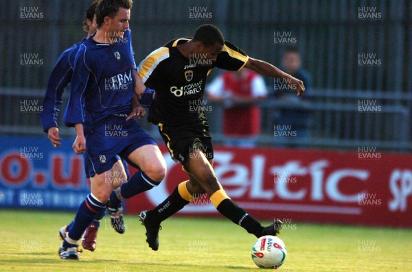 06.08.07 - Haverfordwest County v Cardiff City - Cardiff's Matt Green shoots to score goal 