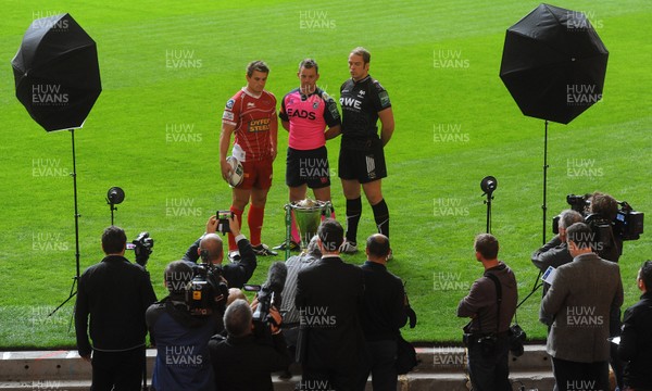 300913 - Heineken Cup Launch -Matthew Rees, Jonthan Davies and Alun Wyn Jones pose for photographers