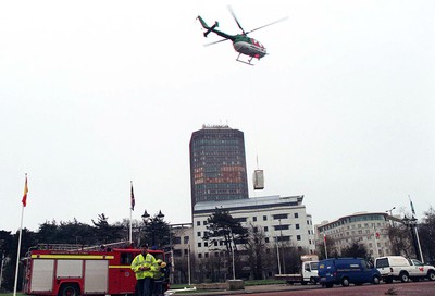 010499 - Helicopter Lift, Cardiff - One of the ventilation units is lifted from Cathays Park to the top of the Capital Tower 