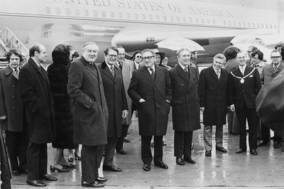 060375 - Dr Henry Kissinger visit to Cardiff for the ceremony to give Jim Callaghan the Freedom of the City  Dr Henry Kissinger and Elliot Richardson, US Ambassador to the UK are flanked by Foreign Secretary Jim Callaghan(lt) and George Thomas MP at Cardiff Wales Airport