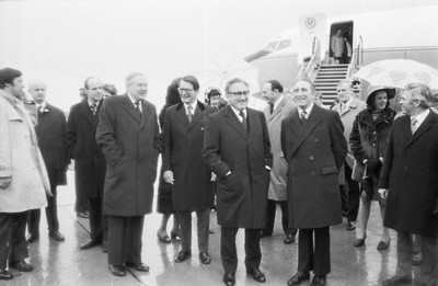 060375 - Dr Henry Kissinger visit to Cardiff for the ceremony to give Jim Callaghan the Freedom of the City  Dr Henry Kissinger and Elliot Richardson, US Ambassador to the UK are flanked by Foreign Secretary Jim Callaghan(lt) and George Thomas MP at Cardiff Wales Airport