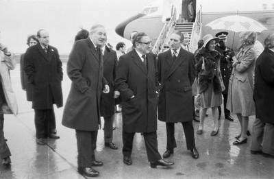 060375 - Dr Henry Kissinger visit to Cardiff for the ceremony to give Jim Callaghan the Freedom of the City  Dr Henry Kissinger is  flanked by Foreign Secretary Jim Callaghan(lt) and George Thomas MP at Cardiff Wales Airport