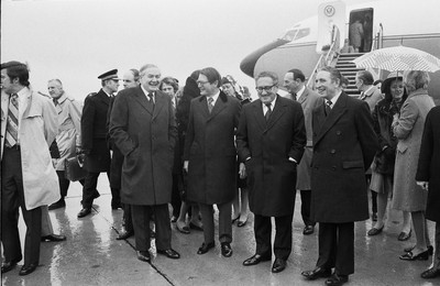 060375 - Dr Henry Kissinger visit to Cardiff for the ceremony to give Jim Callaghan the Freedom of the City  Dr Henry Kissinger and Elliot Richardson, US Ambassador to the UK are flanked by Foreign Secretary Jim Callaghan(lt) and George Thomas MP at Cardiff Wales Airport