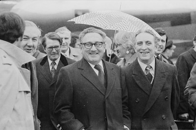 060375 - Dr Henry Kissinger visit to Cardiff for the ceremony to give Jim Callaghan the Freedom of the City  Dr Henry Kissinger and Elliot Richardson, US Ambassador to the UK are flanked by Foreign Secretary Jim Callaghan(lt) and George Thomas MP at Cardiff Wales Airport