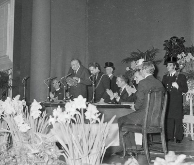 060375 - Dr Henry Kissinger visit to Cardiff for the ceremony to give Jim Callaghan the Freedom of the City  The ceremony giving the Freedom of the City of Cardiff to Foreign Secretary Jim Callaghan The ceremony was in Cardiff City Hall