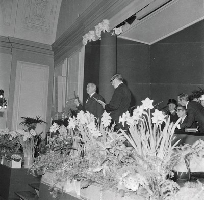 060375 - Dr Henry Kissinger visit to Cardiff for the ceremony to give Jim Callaghan the Freedom of the City  The ceremony giving the Freedom of the City of Cardiff to Foreign Secretary Jim Callaghan The ceremony was in Cardiff City Hall