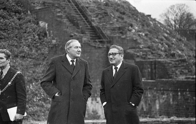 060375 - Dr Henry Kissinger visit to Cardiff for the ceremony to give Jim Callaghan the Freedom of the City  US Secretary of State Dr Henry Kissinger with Foreign Secretary Jim Callaghan at Cardiff Castle