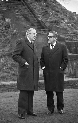 060375 - Dr Henry Kissinger visit to Cardiff for the ceremony to give Jim Callaghan the Freedom of the City  US Secretary of State Dr Henry Kissinger with Foreign Secretary Jim Callaghan at Cardiff Castle