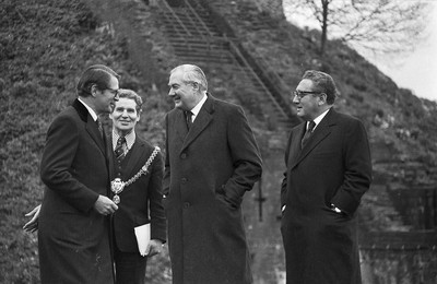 060375 - Dr Henry Kissinger visit to Cardiff for the ceremony to give Jim Callaghan the Freedom of the City  US Secretary of State Dr Henry Kissinger(rt) with Foreign Secretary Jim Callaghan talking to US Ambassador to the UK Elliot Richardson at Cardiff Castle Also in the picture is the Lord Mayor of Cardiff Albert Huish