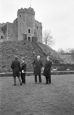 060375 - Dr Henry Kissinger visit to Cardiff for the ceremony to give Jim Callaghan the Freedom of the City  US Secretary of State Dr Henry Kissinger(rt) chats with Foreign Secretary Jim Callaghan whilst the US Ambassador to the UK Elliot Richardson  is with the Lord Mayor of Cardiff Albert Huish