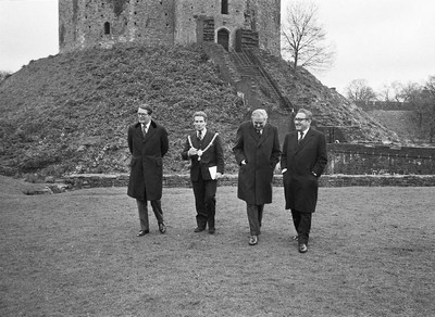 060375 - Dr Henry Kissinger visit to Cardiff for the ceremony to give Jim Callaghan the Freedom of the City  US Secretary of State Dr Henry Kissinger(rt) chats with Foreign Secretary Jim Callaghan whilst the US Ambassador to the UK Elliot Richardson  is with the Lord Mayor of Cardiff Albert Huish