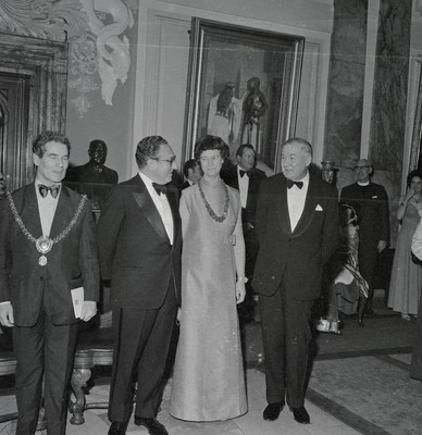 060375 - Dr Henry Kissinger visit to Cardiff for the ceremony to give Jim Callaghan the Freedom of the City  US Secretary of State Dr Henry Kissinger with Foreign Secretary Jim Callaghan and his wife Audrey at the banquet in Cardiff City Hall