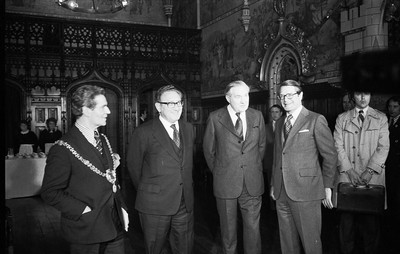 060375 - Dr Henry Kissinger visit to Cardiff for the ceremony to give Jim Callaghan the Freedom of the City  L-rLord Mayor of Cardiff Albert Hush, US Secretary of State Dr Henry Kissinger,Foreign Secretary Jim Callaghan and US Ambassador Elliot Richardson at Cardiff Castle