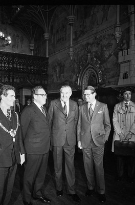 060375 - Dr Henry Kissinger visit to Cardiff for the ceremony to give Jim Callaghan the Freedom of the City  L-rLord Mayor of Cardiff Albert Hush, US Secretary of State Dr Henry Kissinger,Foreign Secretary Jim Callaghan and US Ambassador Elliot Richardson at Cardiff Castle