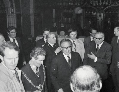 060375 - Dr Henry Kissinger visit to Cardiff for the ceremony to give Jim Callaghan the Freedom of the City  Lord Mayor of Cardiff Albert Hush, US Secretary of State Dr Henry Kissinger,Foreign Secretary Jim Callaghan meet guests at Cardiff Castle