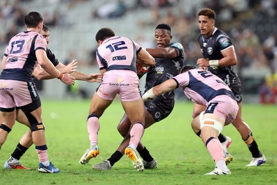 270326 - Hollywoodbets Sharks v Cardiff Rugby, United Rugby Championship - Phepsi Buthelezi of the Hollywoodbets Sharks is challenged by Ben Thomas of Cardiff
