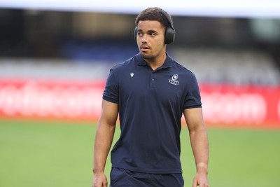 270326 - Hollywoodbets Sharks v Cardiff Rugby, United Rugby Championship - Ben Thomas of Cardiff arrives